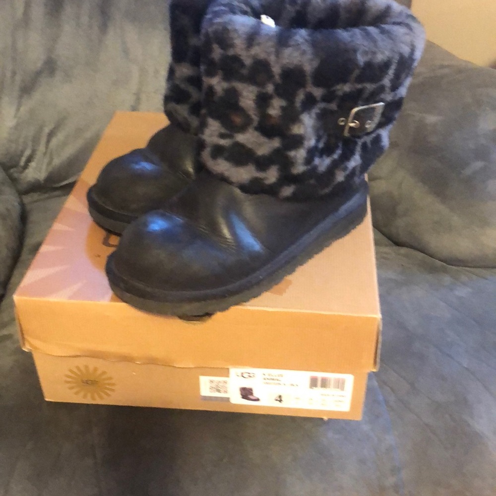 Furry UGG Boots with box sz 4